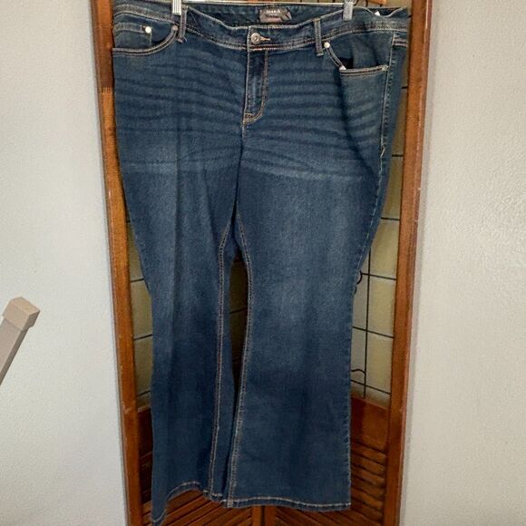 Torrid Luxe Slim Boot Super Stretch Mid-Rise Jean Size 22S - Picture 2 of 8